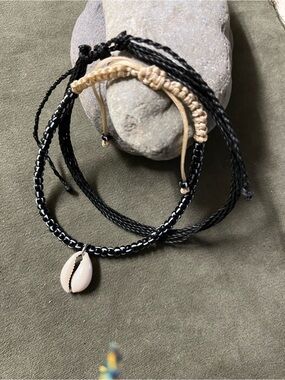 Black and Cream Shell Beaded Multi-Strand Bracelet - Unbranded